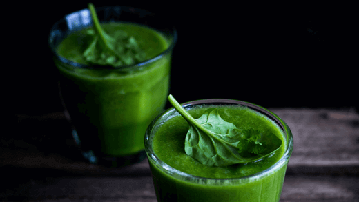 Grüner_Smoothie_mit_Nährstoffen-my8_greensforlife